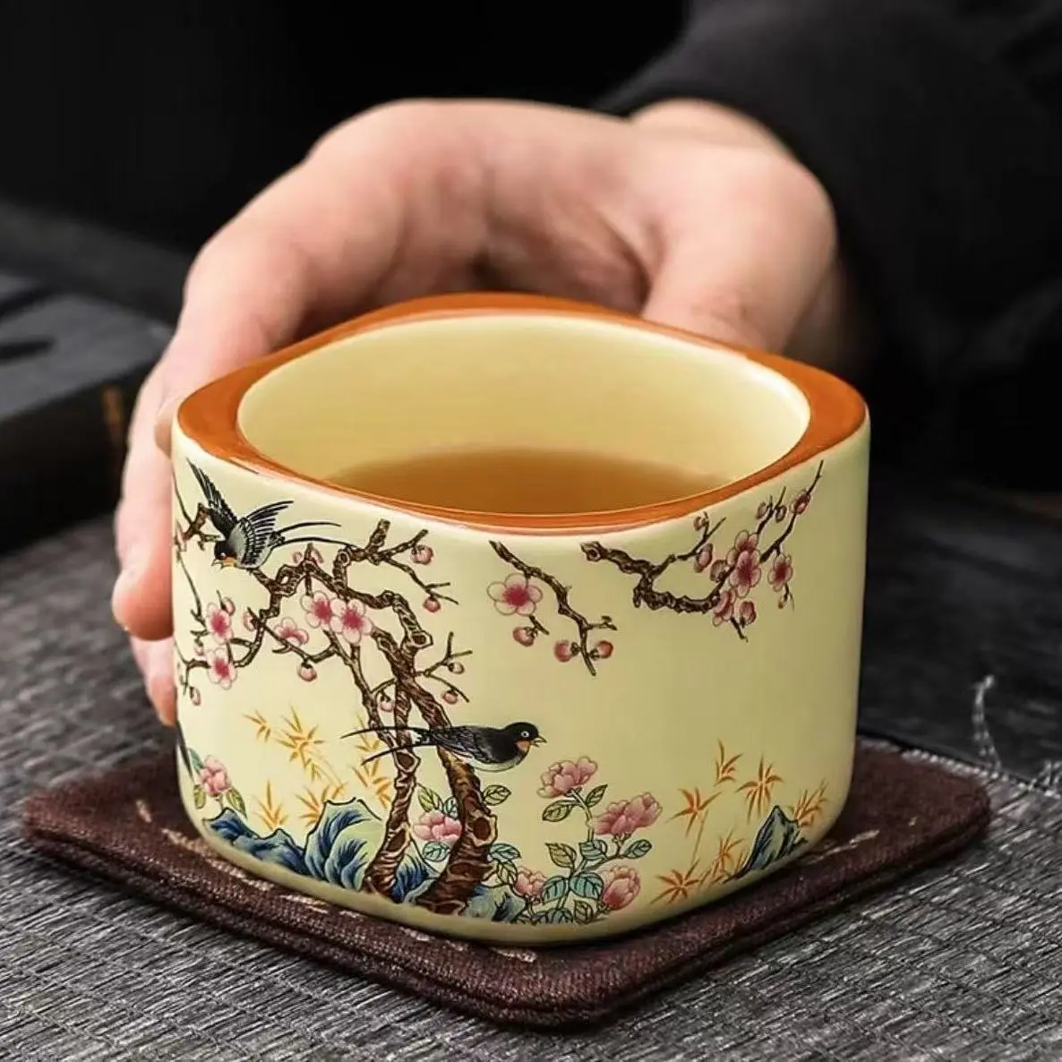 A77. Modern Chinese Ceramic “Magpie” Tea Cup – Light Luxury, Large Capacity, Masterpiece Design