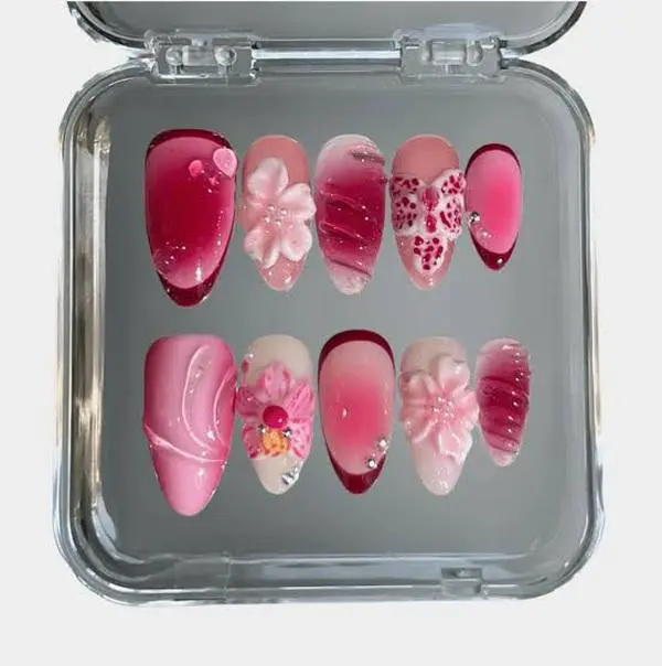 Press on nails auction link, universal link.