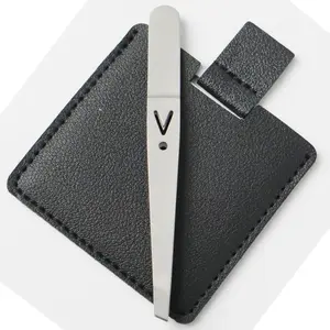 High-precision stainless steel eyebrow tweezers and nose hair tweezers for men, equipped with a small stainless steel mirror—a home grooming tool for shaping eyebrows and removing nose hairs.