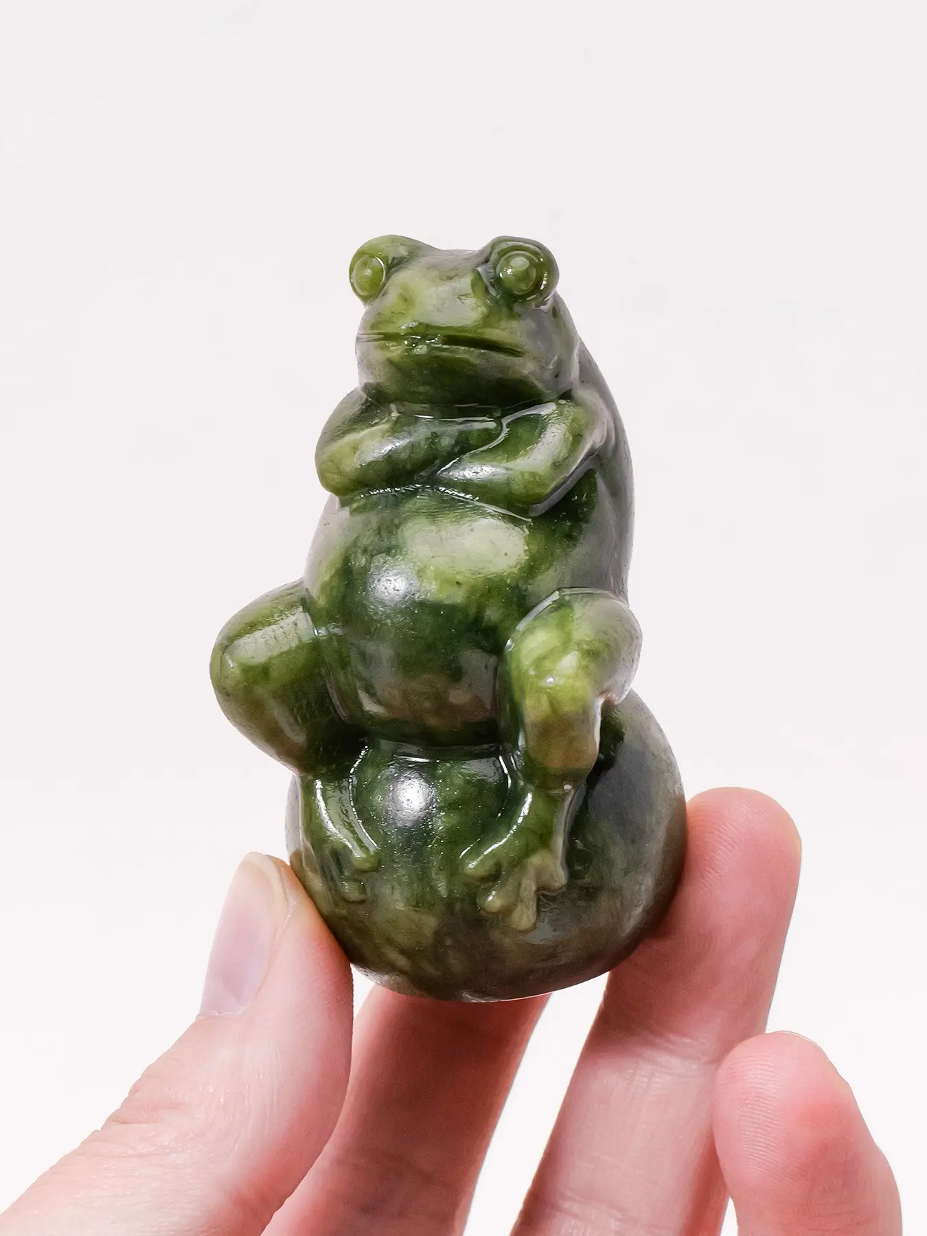 Natural Crystal Jade Frog Statue, Hand Carved Stone Frog Ornament, Ornaments Decor, Home Decorative Sculpture, Unique Art Piece for Living Room