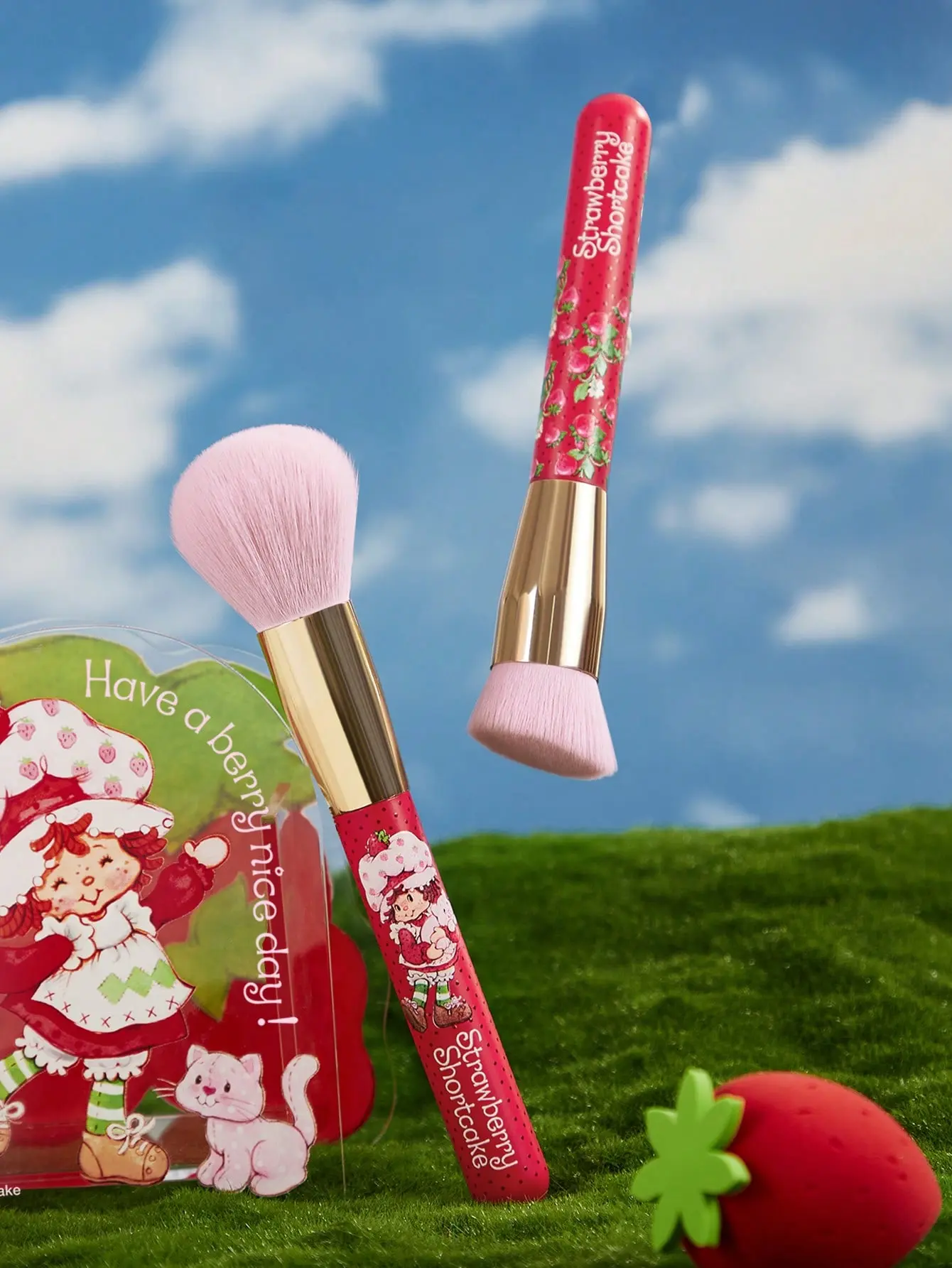 Strawberry Shortcake X SHEIN 2pcs Pink Makeup Brushes – Soft Bristles, Cute Cartoon Design, Perfect for Daily Beauty Routines