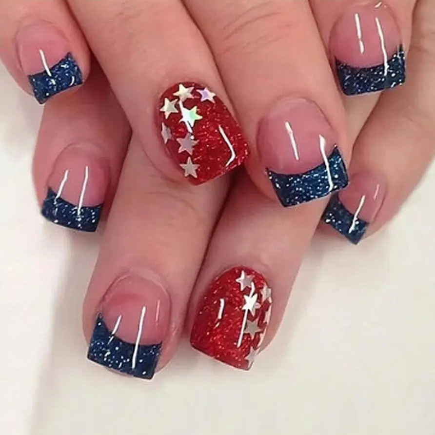 24pcs Wearable Short Press-On Decorative Nails, Glittering Glossy Fake Nails Set with American Flag Independence Day Nail Art, Trendy European Style for Women and Girls