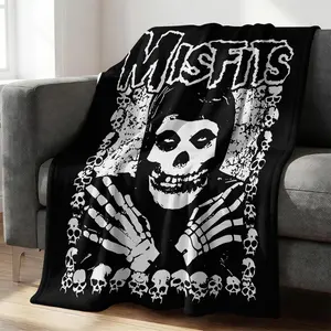 Black & White Skull Print Flannel Sofa Blanket, Punk Rock Style Personality Fashion Decorative Plush Throw Blanket, Sofa Nap & Bedroom Fluff Warm Blanket Cover, 40x59 Inch