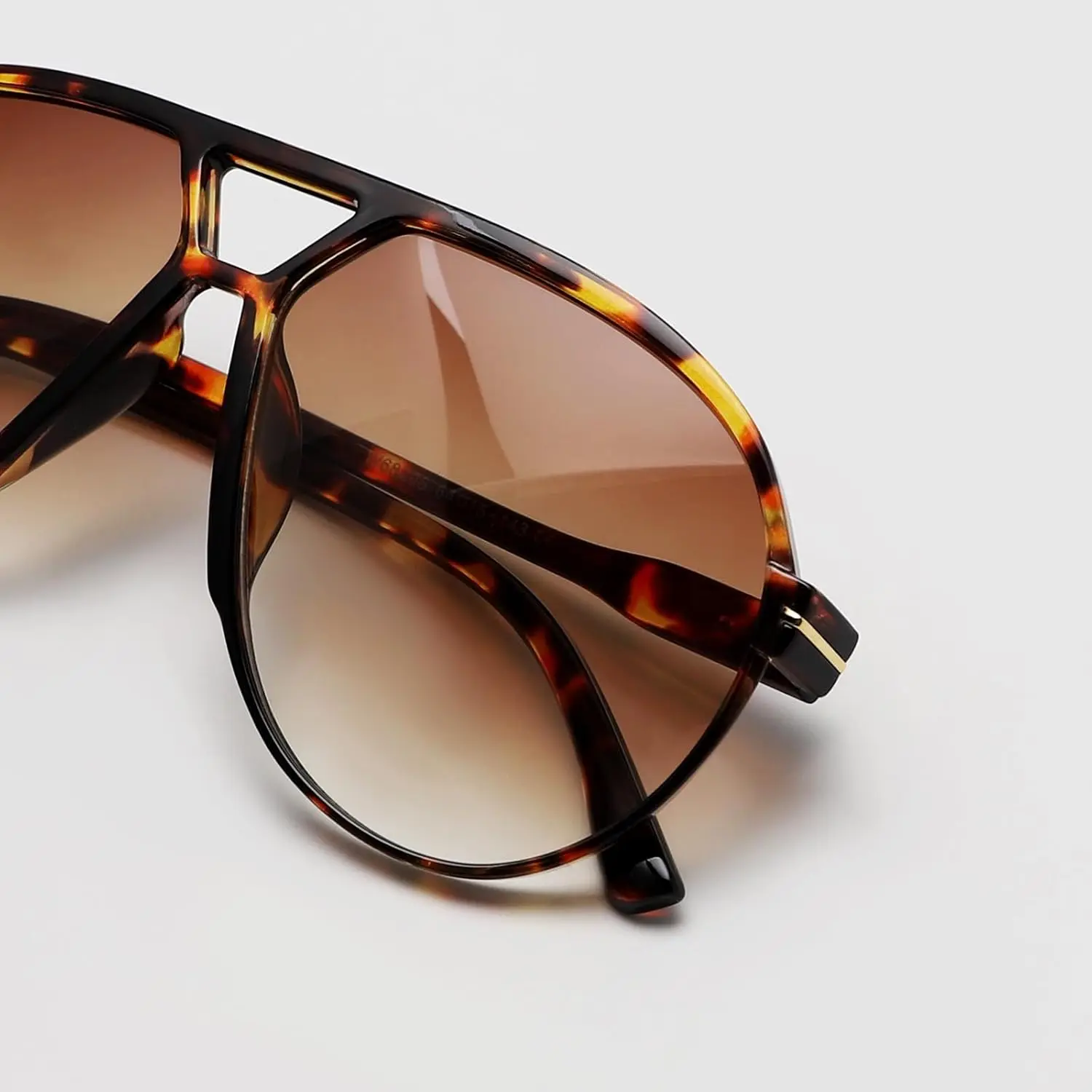 Retro Aviator Sunglasses for Women Men Oversized Classic  display picture 1