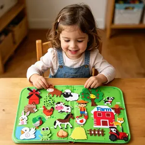 Portable Felt Activity Book for Children, Farm-Themed Storyboard, Travel Set, Montessori Educational Toy, Sensory Activity Board, Suitable for Toddlers Aged 1-3, Travel Toy, Early Learning Interactive Game, Holiday Gift for Boys and Girls