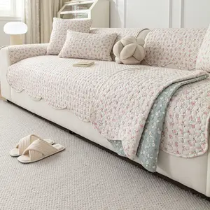 1pc Single piece vintage small floral sofa cushion.Soft and skin-friendly fabric with a stylish irregular edge design.Dust-proof and easy to clean, suitable for all seasons.Ideal for daily sofa decoration and fits 1 to 5-seater sofas.