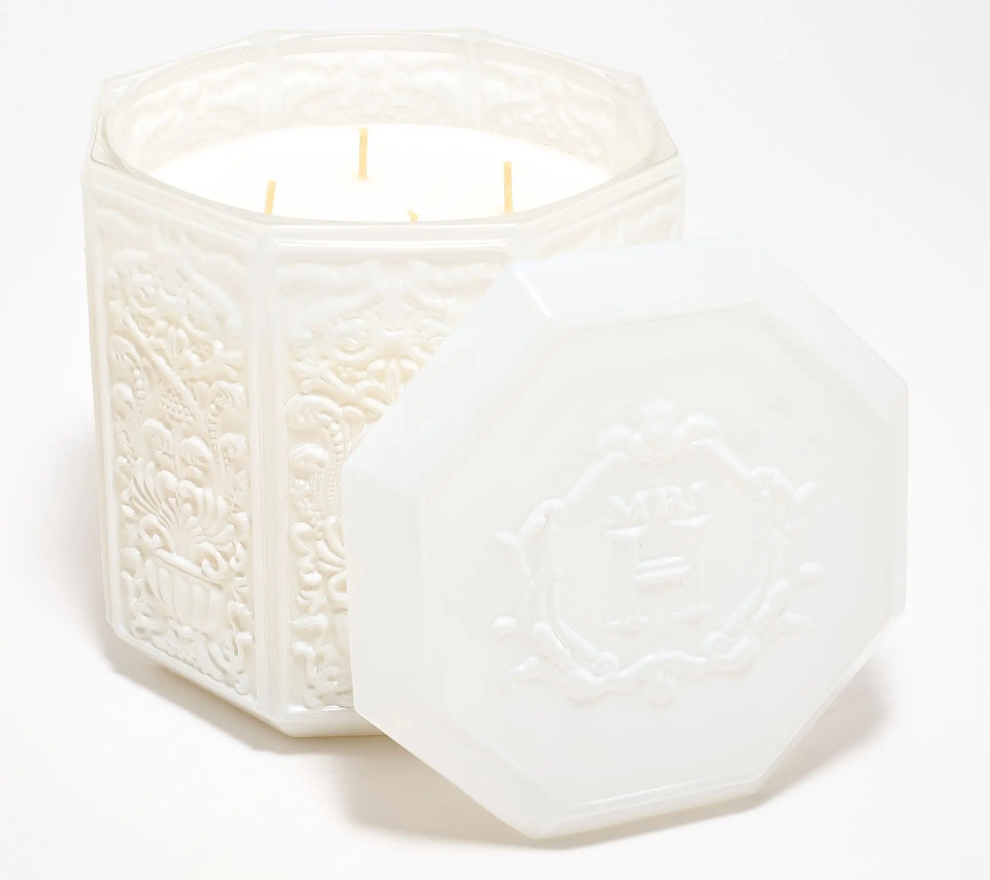Mrs.H by Dee Hilfiger 50oz Peppermint Bark Glass Candle Mrs.H by Dee Hilfiger 50oz Peppermint Bark Glass Candle