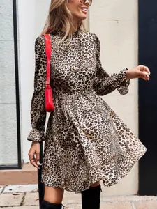 A fashionable and casual yet versatile women's leopard-print, high-waisted, trumpet-sleeved A-line dress Winter