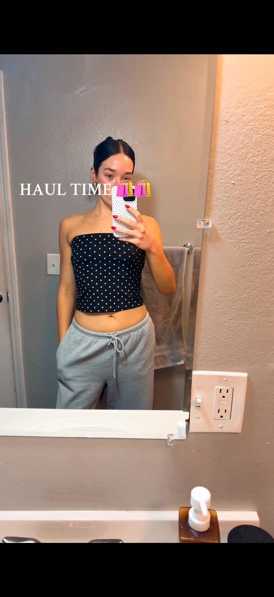 Item: BLACK AND WHITE, S