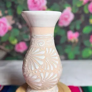 Vase Relieve color Blanco Ovalado Crema Sets 9.5ln. Decor