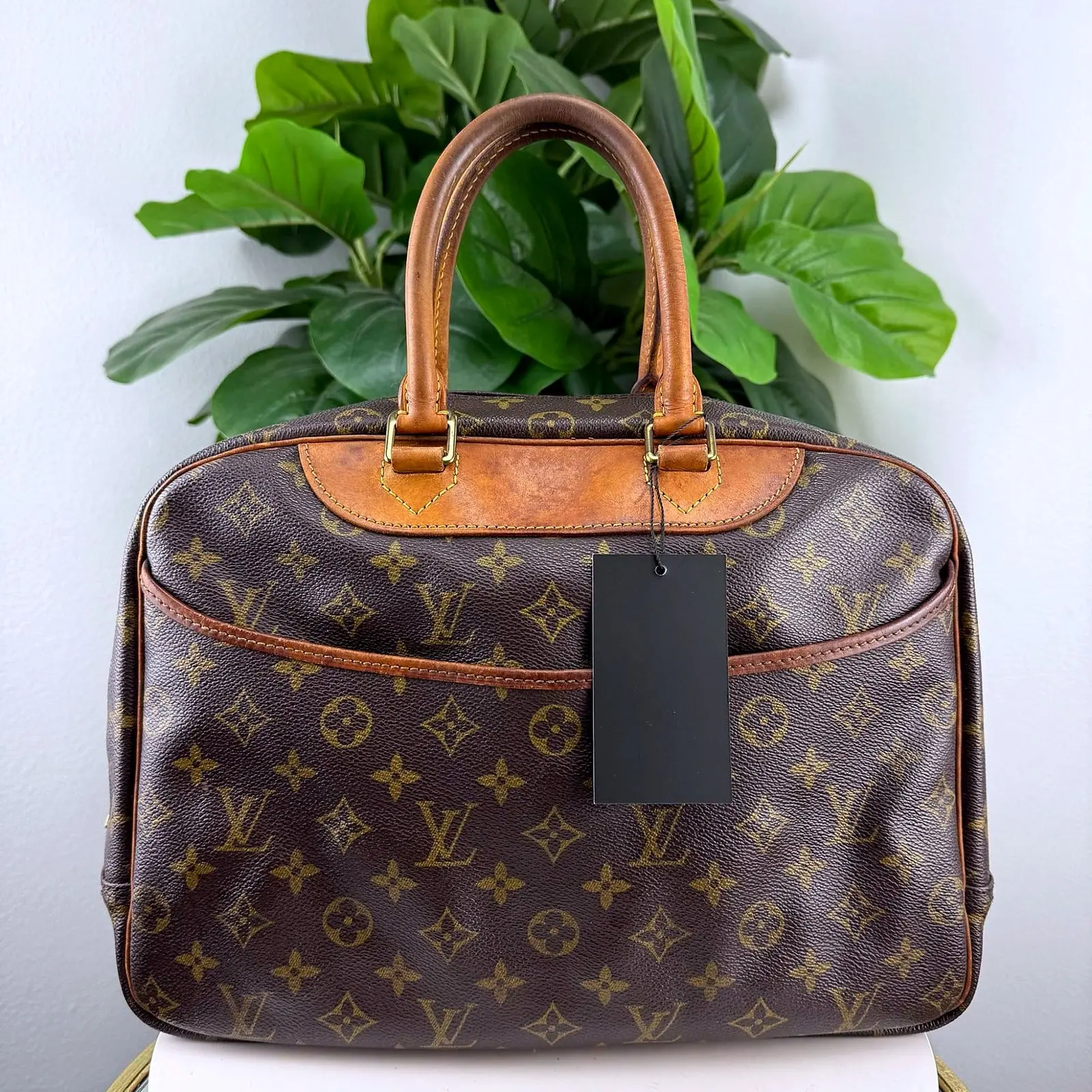 Pre-owned Monogram coated canvas with cognac leather trim and gold-tone hardware Professional & Technology Bags Authentic Louis Vuitton Cognac Leather Trim Monogram Canvas Boston Bag