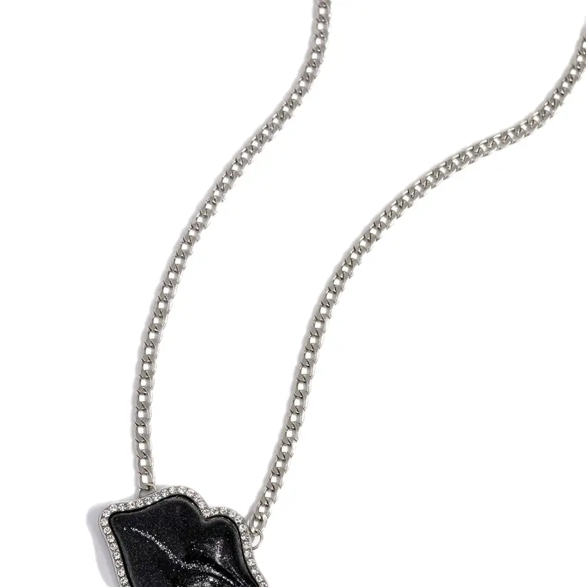 LIP LOCKED BLACK NECKLACE