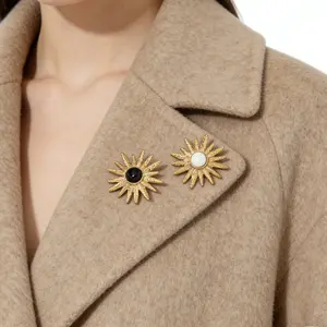 European and American style stainless steel electroplated high-end hammered natural stone sunflower brooch, a gift for mother, wife, or girlfriend