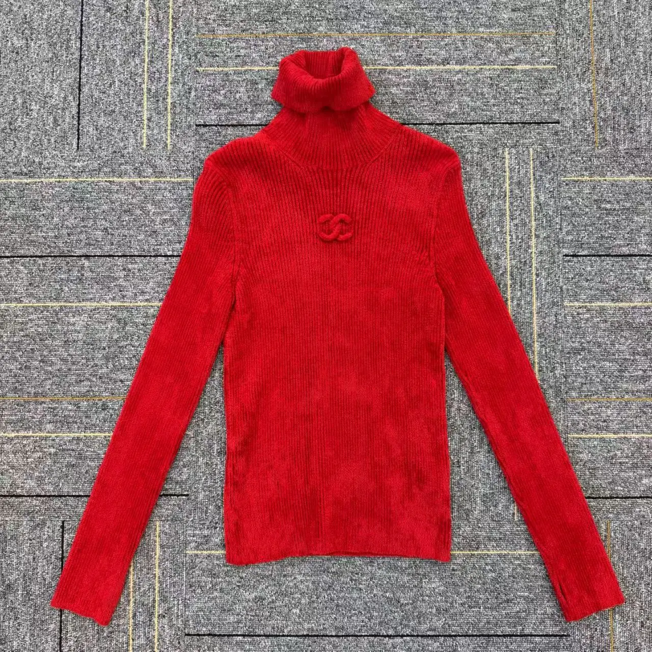 Pre-owned Chanel Turtleneck Sweater for Women – Size 40 – Classic Designer Knitwear N24157770