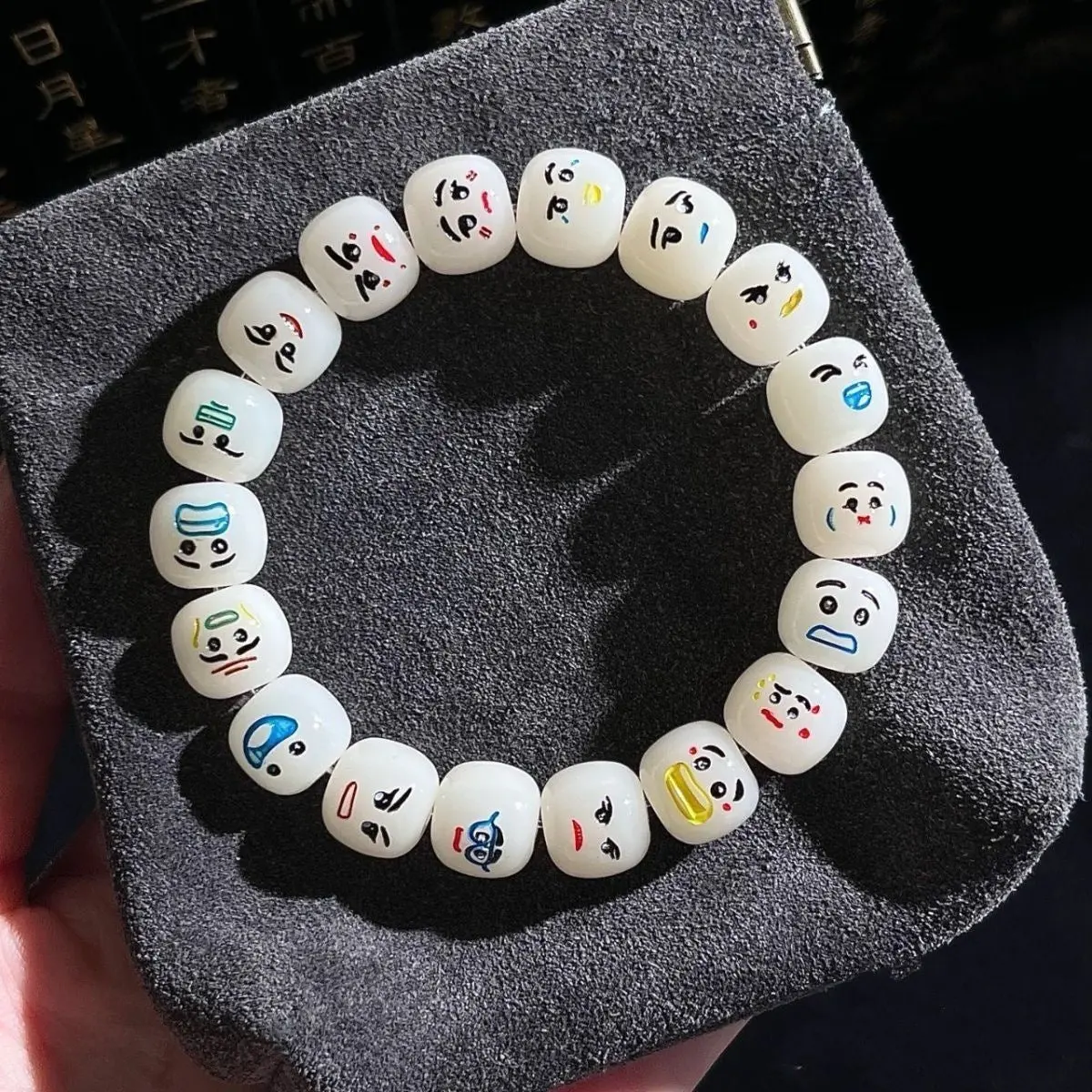 (C10) 12mm emoji carving*100