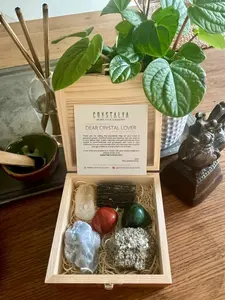 Feng Shui Crystal Set for Abundance, Protection & Harmony - Includes Pyrite, Citrine, Malachite, Black Tourmaline, Blue Calcite & Red Jasper - Decorative Home Accent - Ornaments