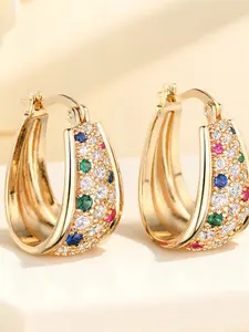 A pair of geometric design earrings made of synthetic colored crystals, stylish and retro gold, perfect for wearing on special occasions like weddings.