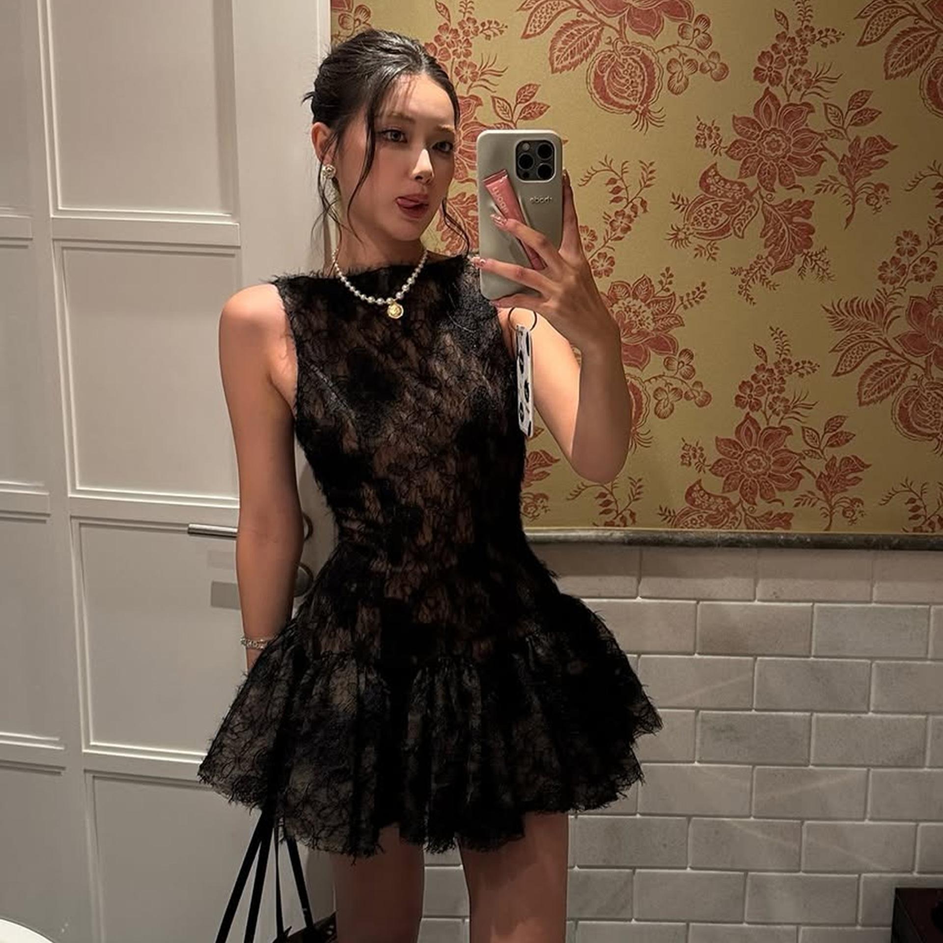 2026 Autumn/Winter New Women's Dress: Elegant and Chic, Waist-Cinching, Figure-Flattering, Backless, Sleeveless Dress