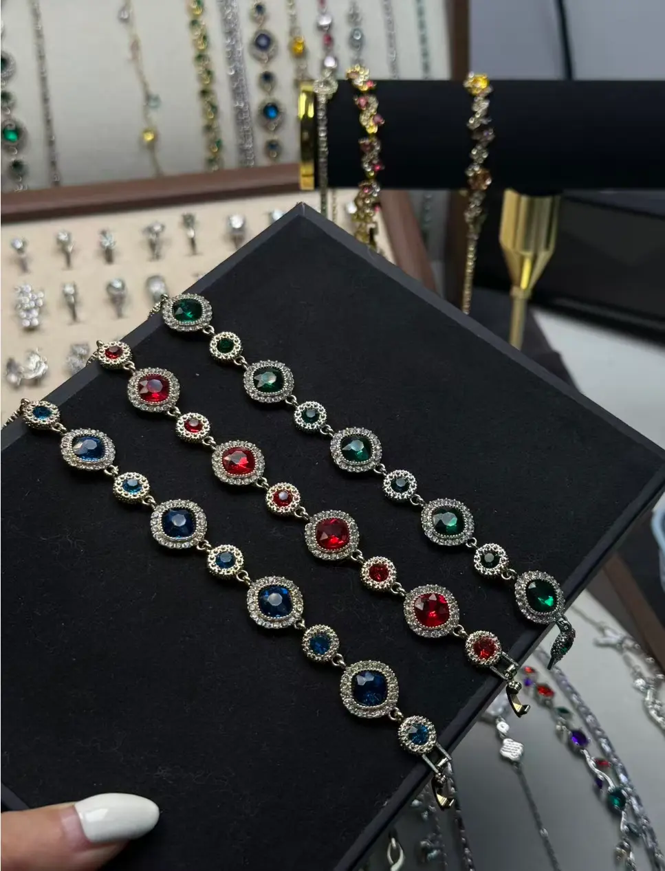 New product launch special offer: Exquisite jewelry and gemstones suitable for all women