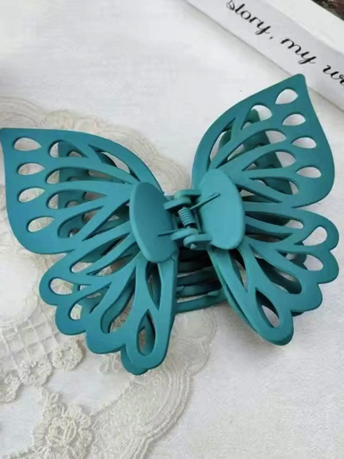 Solid Color Hollow Out Design Hair Claw for Women, Summer 2024 Fashion Butterfly Shaped All-match Hair Accessories, Cute Lovely Hairwear for Daily Us