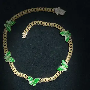 Cadena de Mujer Gold Chain with Green Butterfly Charms Elegant Jewelry for Women