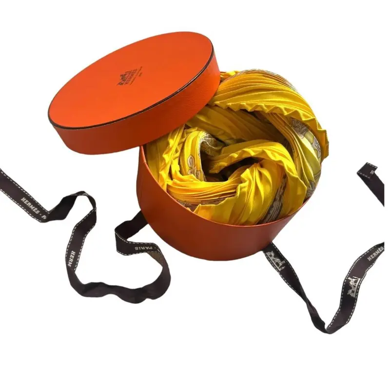 Pre-owned Hermes Pleated Scarf "FEUX DE LHIVER" Yellow Scarf in Orange Box with Black Straps #1363