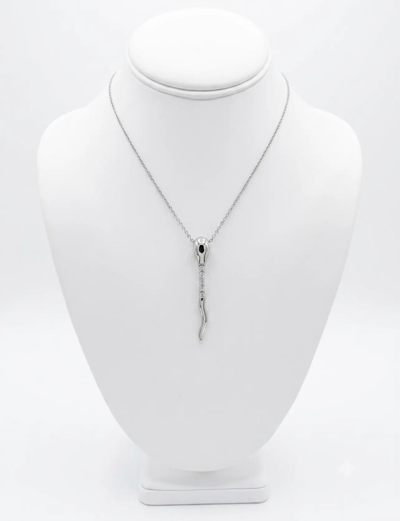 Elegant Silver Snake Necklace with Delicate Chain and Eye Detail for Women's Fashion