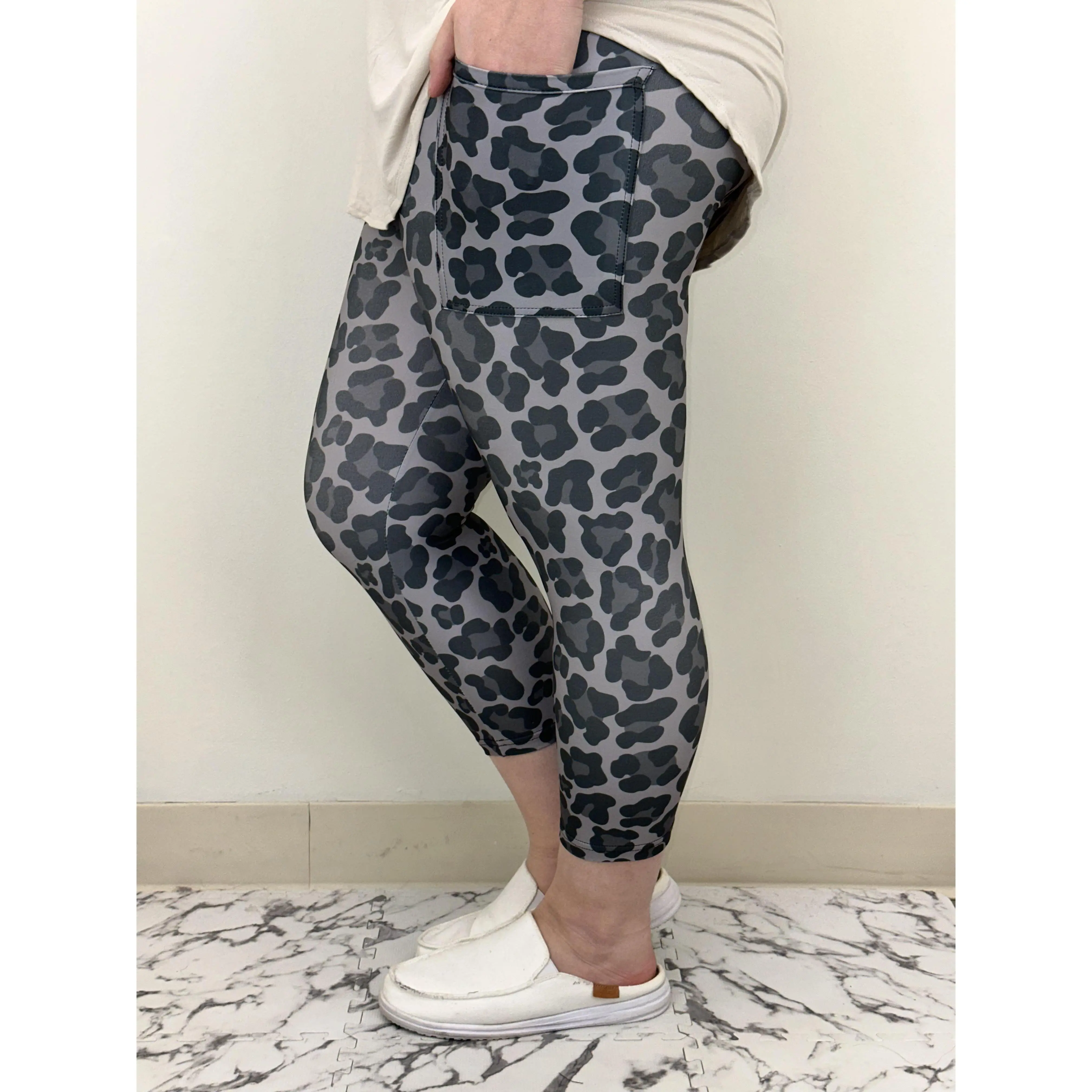 Black Cheetah Capri w/ Pockets