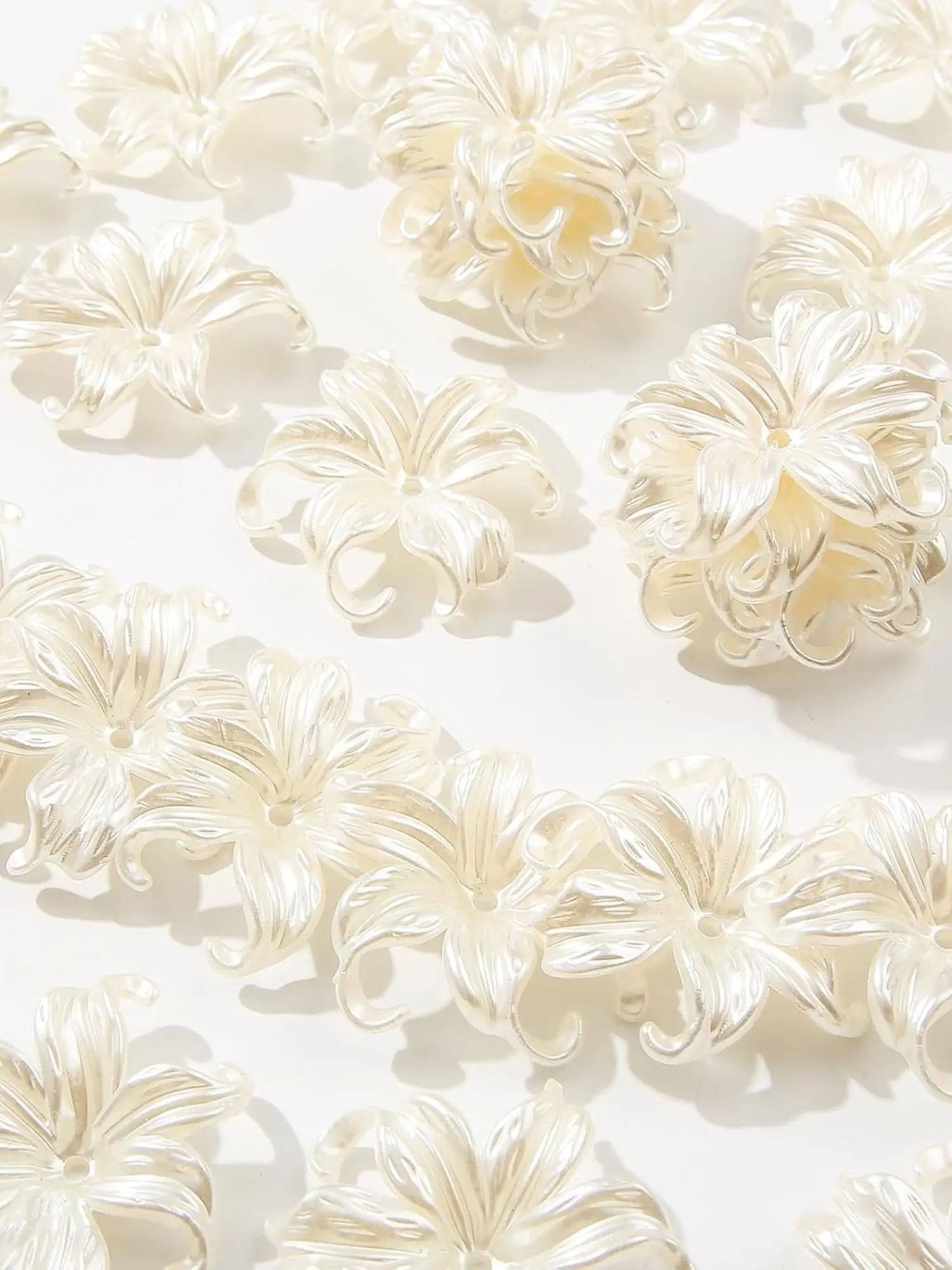 50pcs Flower Shape Beads White Pearl Flower Beads for DIY Crafts Bracelet Necklace Earrings Jewelry Making Acrylic Faux Pearl Petal, Beads for bracelets, DIY Jewelry Necklace Bracelet Accessories, Diy Beading Accessories, Craft Supplies