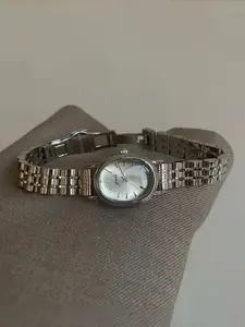 Women's Elegant Oval Silver Steel Band Watch, High-End Accessory, Perfect Gift Choice, Analog Quartz Movement, Metal Case, All Seasons