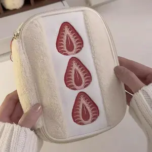 Cute Strawberry Plush Bag for Girls, Multi-Functional Storage Pouch, Makeup Pouch, Large Capacity, Portable Travel Organizer, Ideal Gift