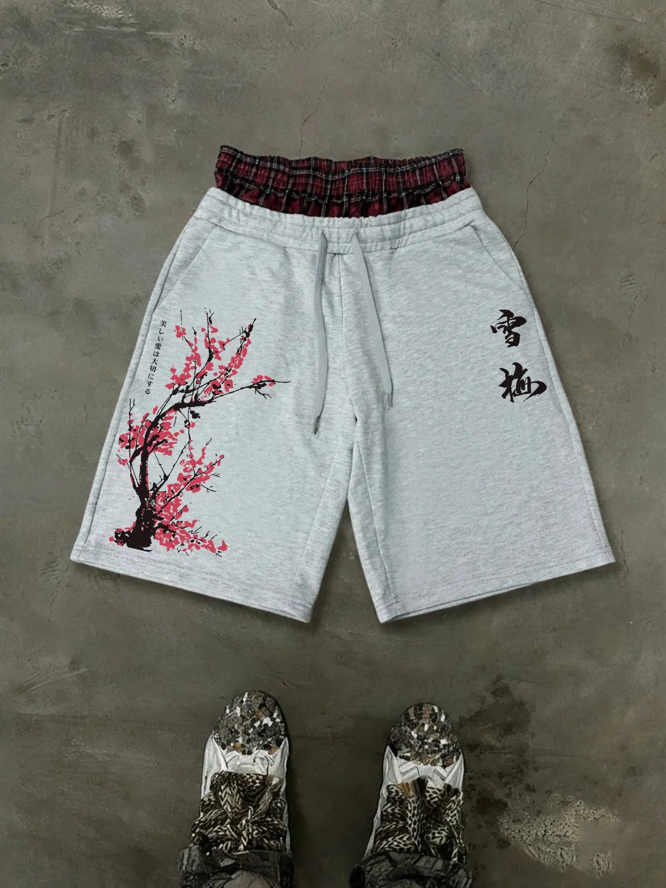 Y2K Retro Streetwear, Plaid Patchwork Waist Graphic Sweatshorts | Vintage Double-Waistband Drawstring High-Waist Hip-Hop Fitted Shorts, Graphic Print Shorts, Unisex Straight Leg, Knee-Length, Casual Athleisure Street, Casual Weekend Wear
