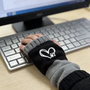 Women's Heart-Shaped Knitted Fingerless Gloves Elastic Winter Warmth Comfortable Design Touchscreen Compatible Ideal Valentine Gift for Cold Weather Fashion Everyday Accessory