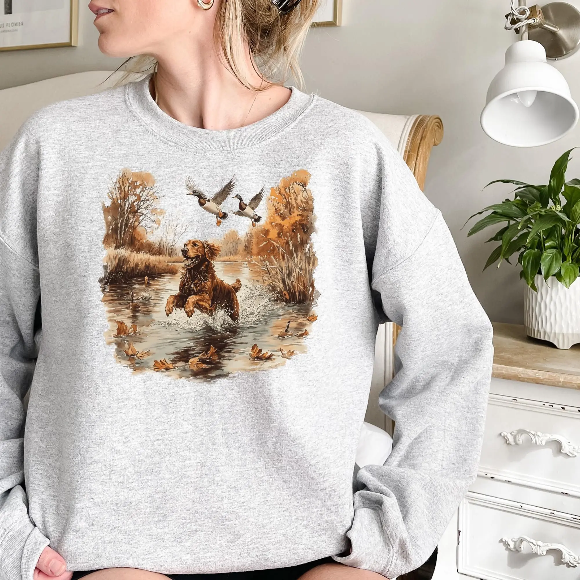 Golden Retriever Mallard Ducks T-Shirt, Sweatshirt & Hoodie – 90s Retro Vintage Cute Dog Breed Hunting Outfit – Boho Unisex Crewneck