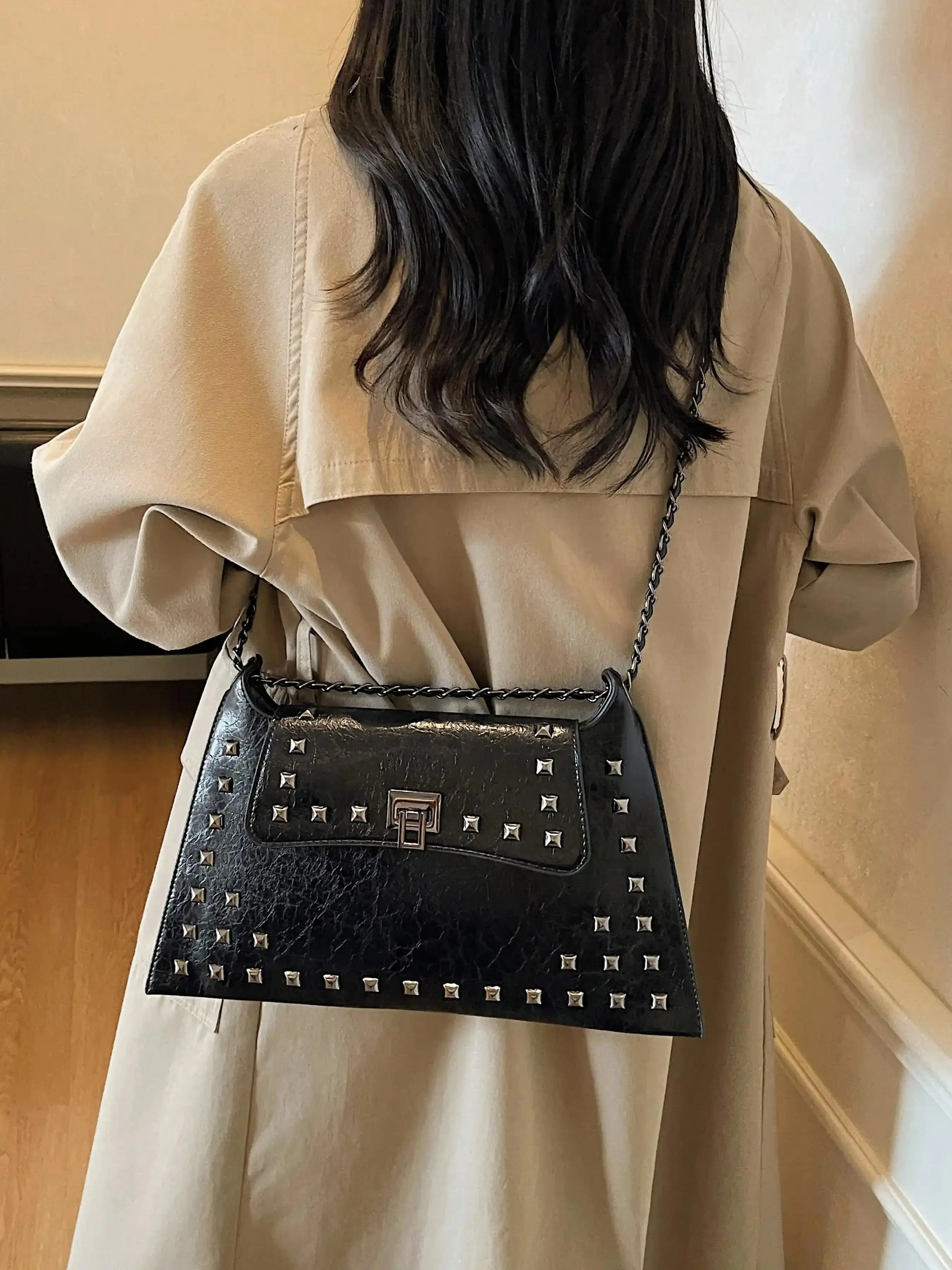 Trendy Luxury Studded Large Tote Bag, Vintage Style Chain Envelope Bag for Women, Versatile Crossbody and Shoulder Bag, Crossbody Purses, PU Tote Satchel