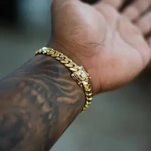 Vacuum Plated Stainless Steel Chain & Copper Deployment Clasp Miami Cuban Link Chain Italy Mexico & Micro Inspired Unisex Hip Hop 8mm Bracelet for Men & Women Jewelry,Daily Wear,Casual Fashion,Gift Idea,Chicano Style,Weighty Feel,Stackable