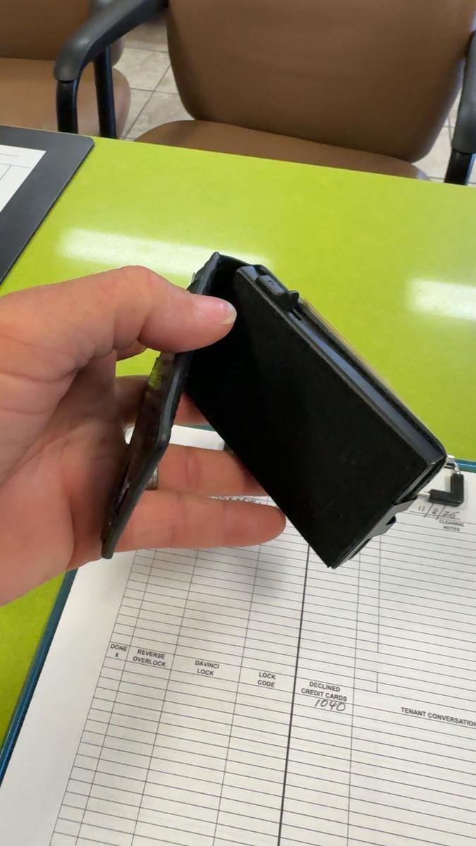 Item: Carbon Fiber Black