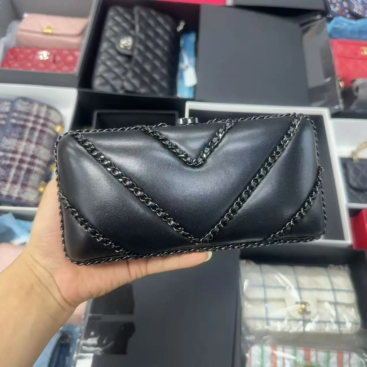 Pre-owned CHANEL france Shoulder Bags HH 2016 early autumn/autumn and winter collection dinner clutch bag (Clutch), also known as "V shaped chain edge handbag"82196