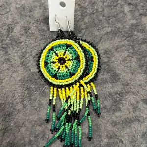 Aretes de $20 - Beaded earrings made in Mexico