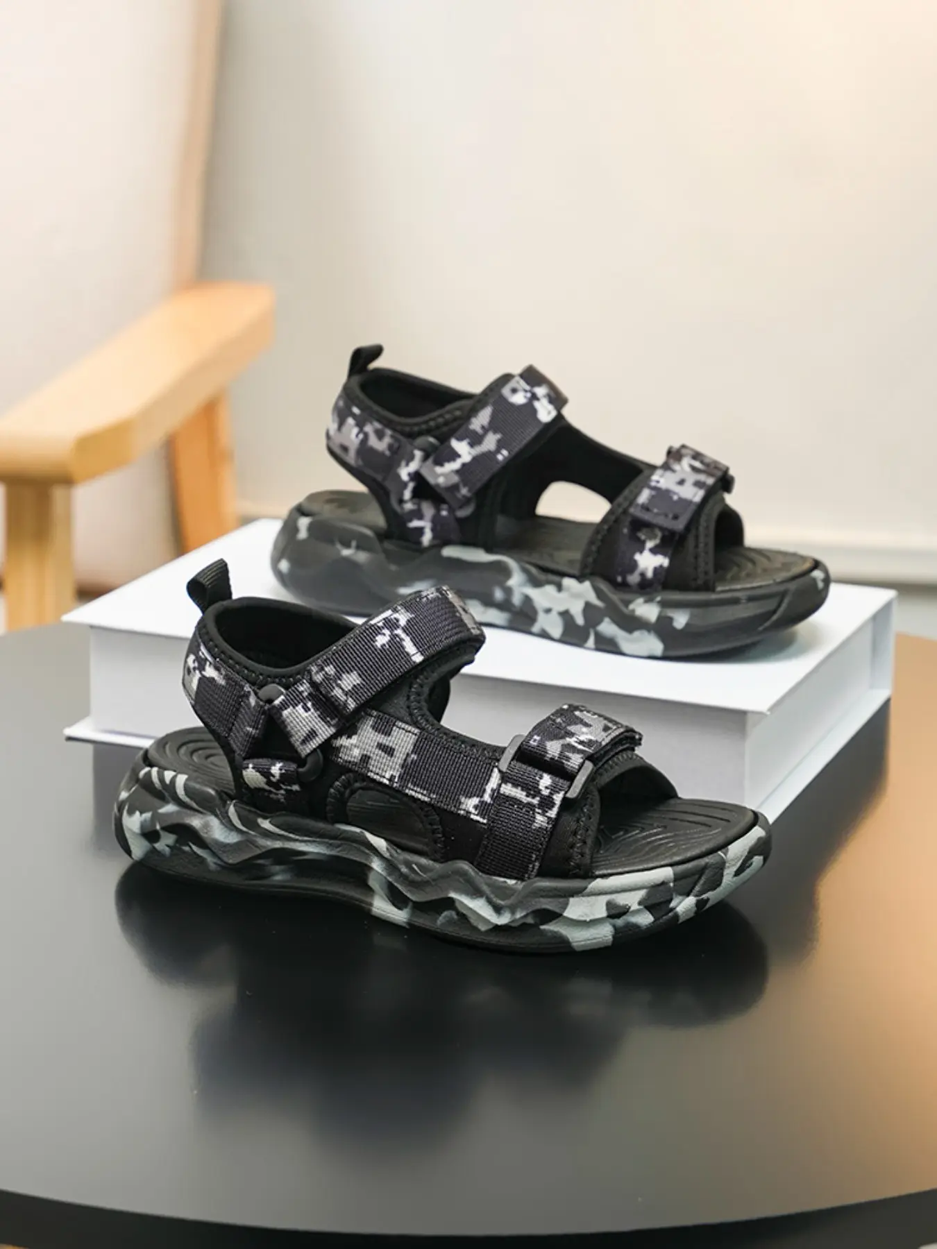 Boy Summer Beach Velcro Fastening Sandals, Dual Buckle Design, Camouflage Color, Adjustable Velcro, Easy-On, Fashion Sports Sandals, Sporty Style, Outdoor Footwear