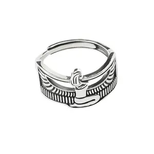 Retro hollowed-out portrait wing ring, retro portrait design, perfect for daily gatherings, exquisite gift