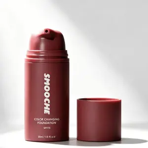 Smooche Color Changing Foundation, Skin Tone Adapting Self Adjusting Liquid Foundation with SPF15, Natural Full Coverage Makeup Blurs Fine Lines & Imperfections, Suitable for All Skin Types, 1.01 Fl Oz Vegan Foundation