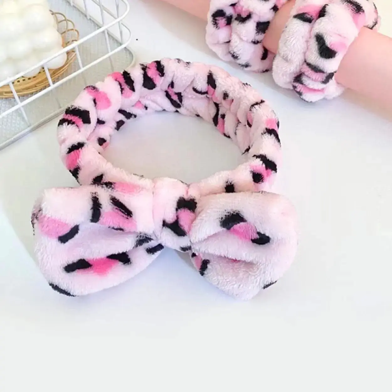 3pcs Leopard Print Hair Band & Wristband set, Bowknot Design Hair Accessories, Fashionable Accessories For Washing Face