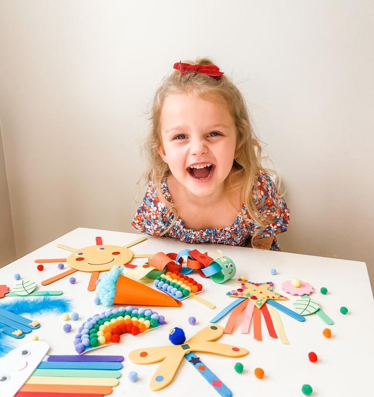 Mumaloo Craft Box for Kids Ages 3-8 – 10 Mess-Free Arts & Crafts Activities, DIY Toys with All Materials Included – Boosts Creativity & Fine Motor Skills