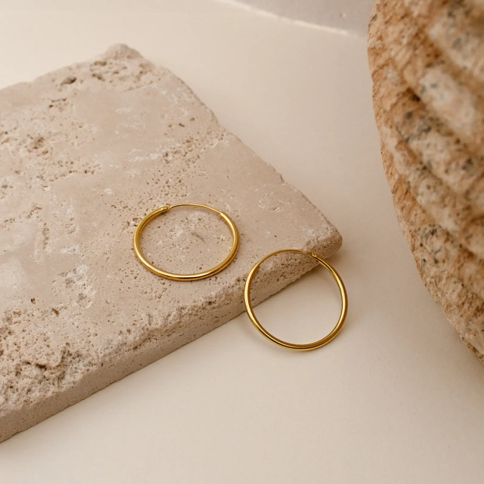 Medium Thin Hoops by Caitlyn Minimalist - Simple 25mm Hoop Earrings in Gold & Silver - Minimalist Jewelry - Gift for Her