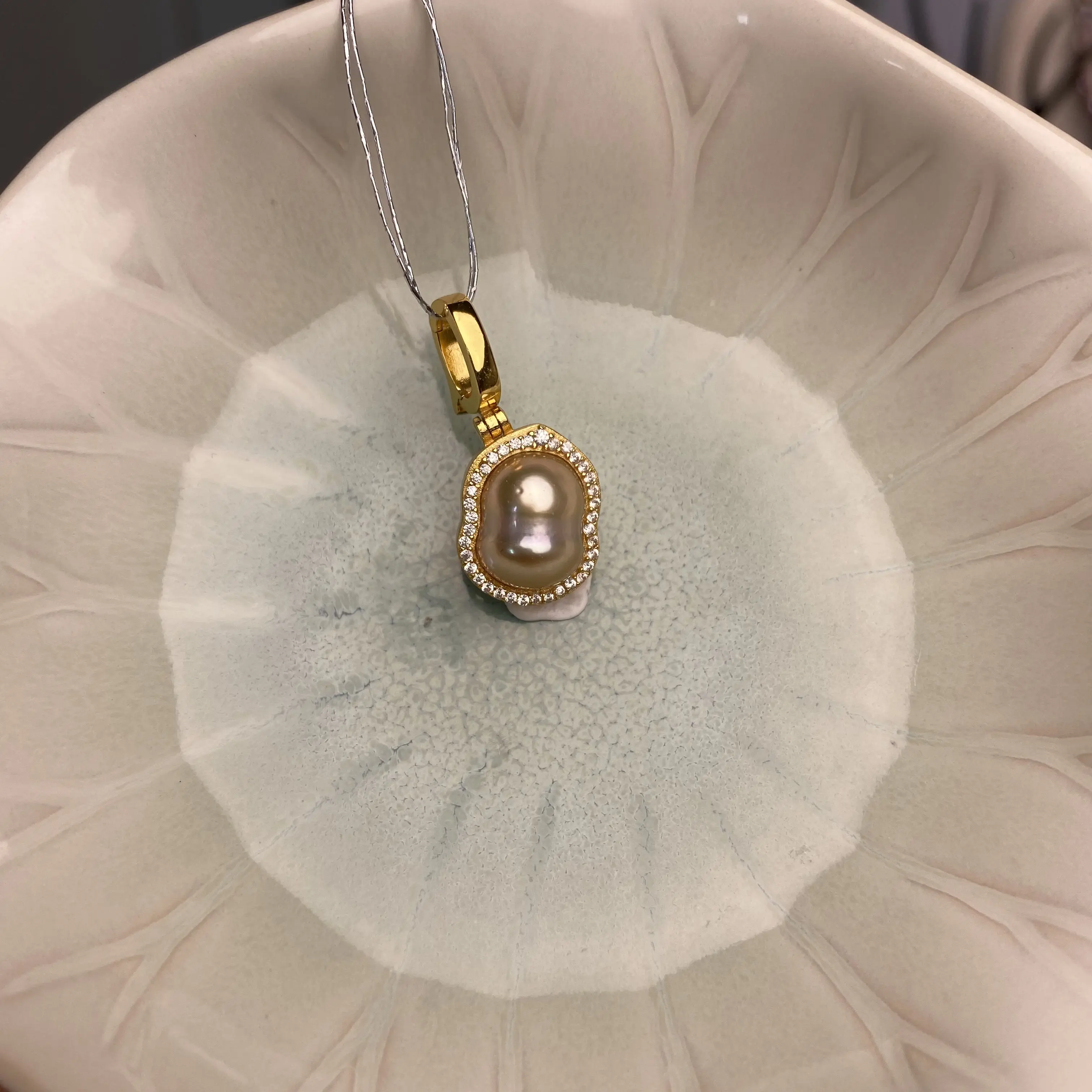 P9005 Elegant Australian Gold S925 Saltwater Pearl Pendant for Adults, Pearl Necklaces & Pendants Jewelry Accessory