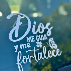 “Dios me guía y me fortalece”  Inspirational Decoration for Cars, Mirrors & Smooth Surfaces Car Sticker - Motivational Vinyl Decal for Windows, Durable & Weather-Resistant, Easy Application, Vinyl Adhesive Sticker