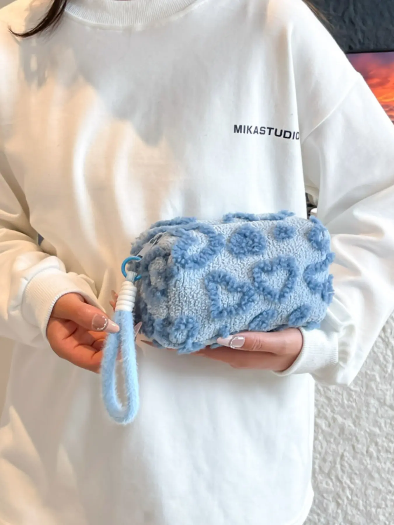 Cute Mini Plush Heart Wrist Bag, Women's Elegant Handbag, Compact Travel Makeup Bag, Durable Material, Zipper Closure, Pouch, with Wristlets, Zipper Purse