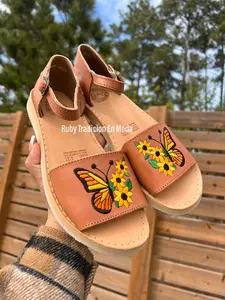 Monarca Huaraches Mexicans/ Embroidered Huaraches/ Leather Sandals/ Round Toe/ Hippie Vintage Style/ Sandals / Mexican Shoes/ Mexican Butterfly Embroidered Huaraches/ Embroidery Huaraches/ Monarch Butterfly Shoes