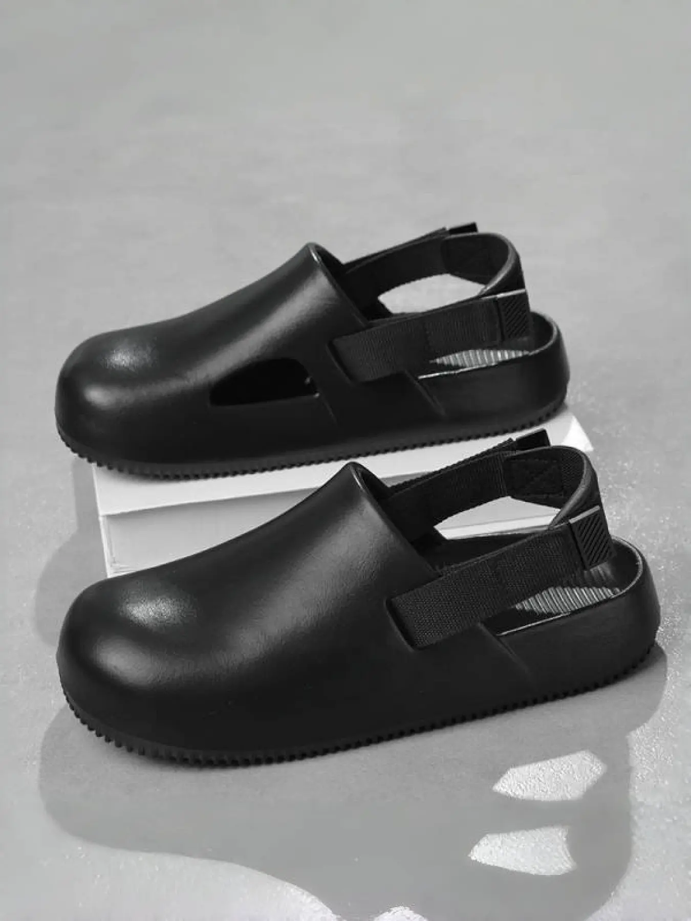 Women's Soft Toe-Cap Slides: One-Piece Molding + Shock-Absorbing Insole, Home/Outdoor Dual-Use Shoes, Thick Sole Slippers, Low Top Slippers, Mellow Slides, Sliders Shoes, EVA Slippers, Thick Soled Slippers